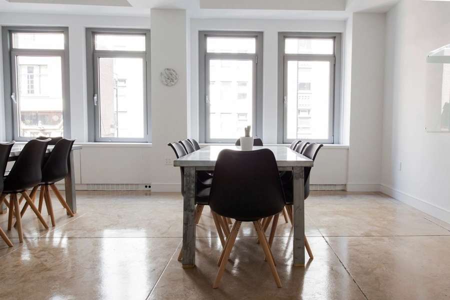 Sample photo: finished meeting room.